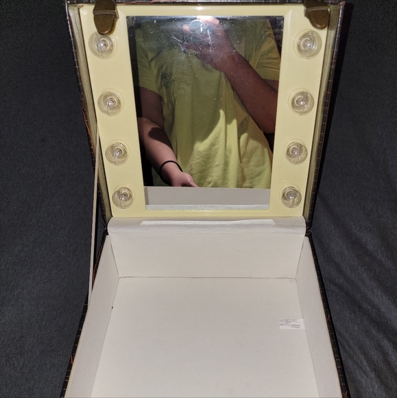 Light-Up Vintage Travel Cosmetic  Case - Faux Leather - Brown Reptile Print - Picture 10 of 16